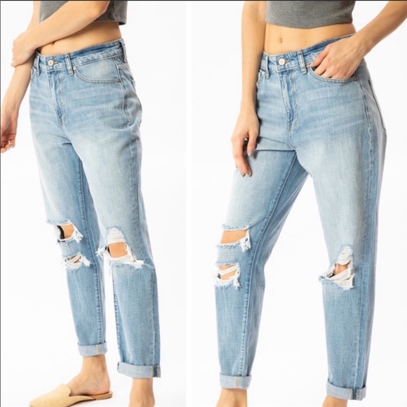 Distressed MOM Jeans - Picture 4 of 5